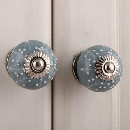 Grey White Leaf Embossed Knob